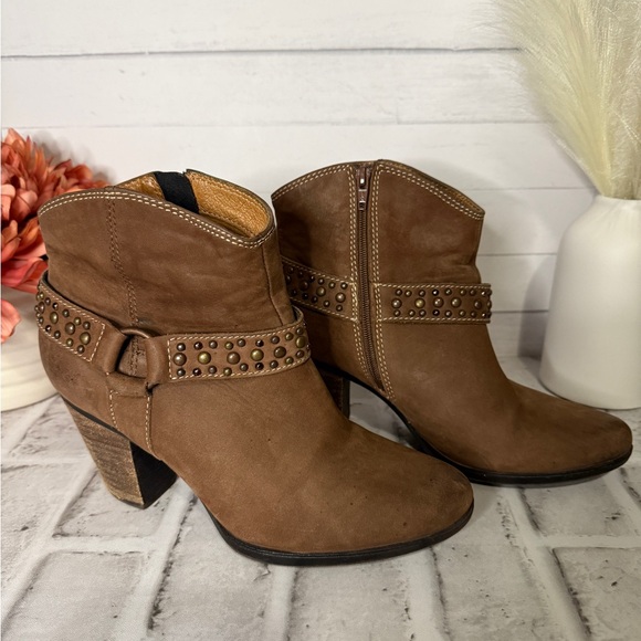 Sofft Shoes - Sofft Brown Leather Studded Ankle Boots Block Heel‎ Western Style Women's Size 6